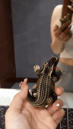 Metal Lighter With Crocodile Design
