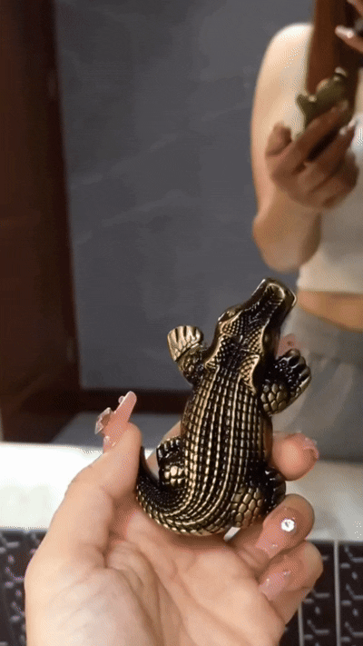Metal Lighter With Crocodile Design